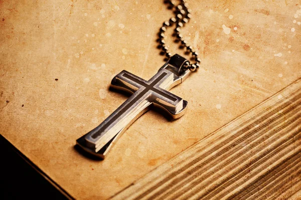 Christian cross on bible — Stock Photo, Image