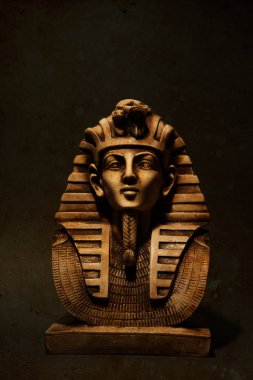 Taş Firavun Tutankamon maskesi