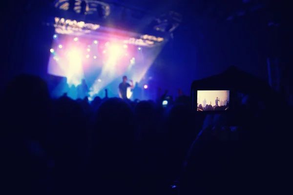 Silhouettes of people and musicians — Stock Photo, Image