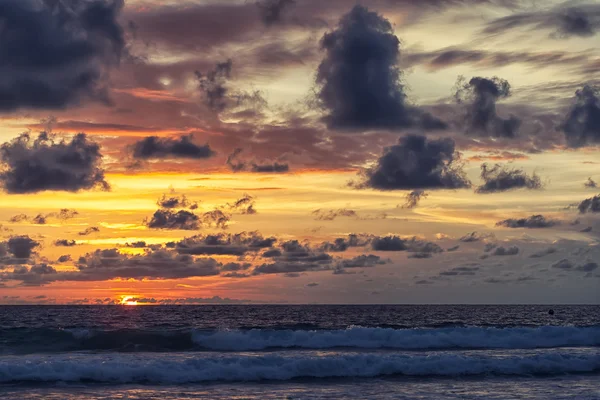 Lever de soleil dans l'océan Indien — Photo