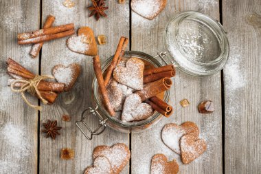 Sevgililer günü için el yapımı kalp kurabiye