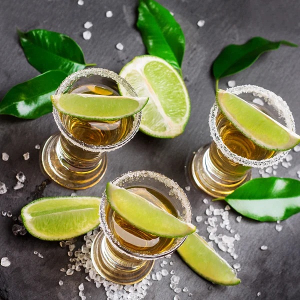 Oro messicano tequila shot — Foto Stock