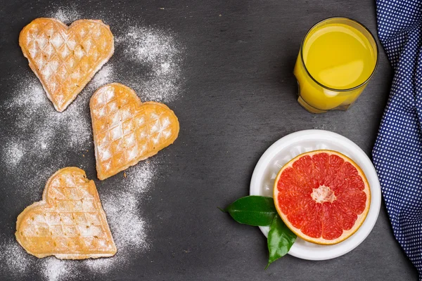 Petit déjeuner avec gaufres belges — Photo