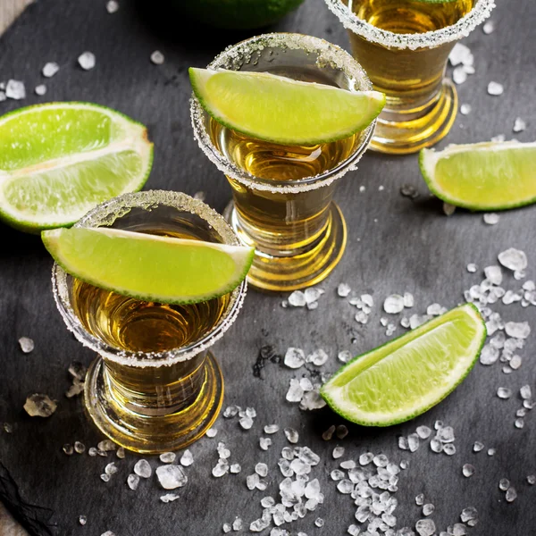 Oro messicano tequila shot — Foto Stock