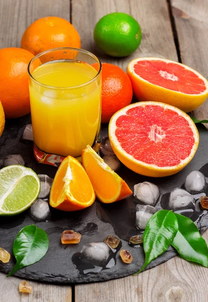 Organiczny sok pomarańczowy — Zdjęcie stockowe