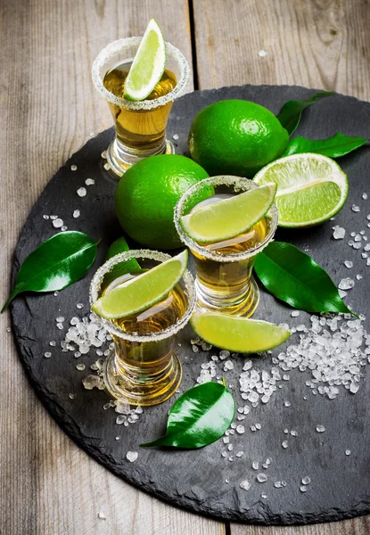 Ouro mexicano tequila tiro — Fotografia de Stock