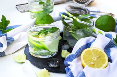 Bardakta taze limonata