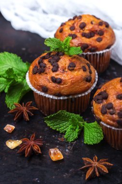 Kahvaltıda ev yapımı Çikolatalı kekler