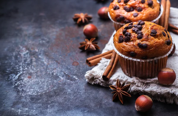 Kahvaltıda ev yapımı Çikolatalı kekler — Stok fotoğraf