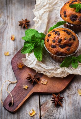 Kahvaltıda ev yapımı Çikolatalı kekler