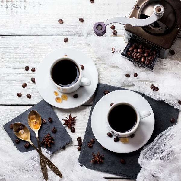 Concept de pause café. Tasses et haricots, thème du petit déjeuner — Photo