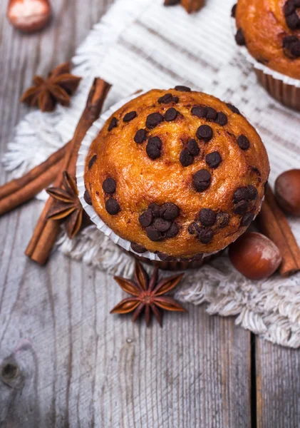 Pastel de magdalenas picantes de chispas de chocolate caseras para el desayuno —  Fotos de Stock