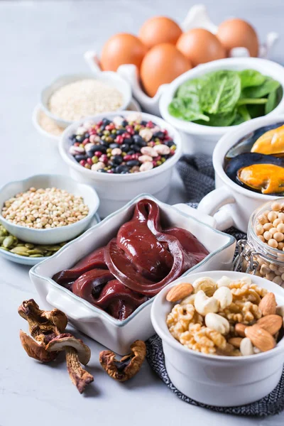 Концепція Здорового Харчування Асортимент Продуктів Високим Вмістом Заліза Яловича Печінка — стокове фото