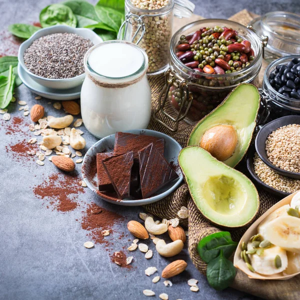 Magnesiumreiche Lebensmittel, gesunde Ernährung und Ernährung — Stockfoto