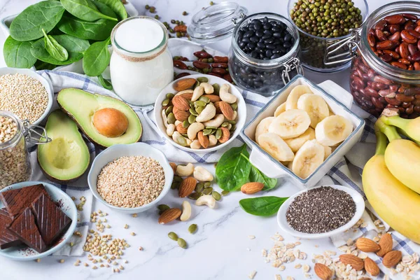 Magnesiumreiche Lebensmittel, gesunde Ernährung und Ernährung — Stockfoto