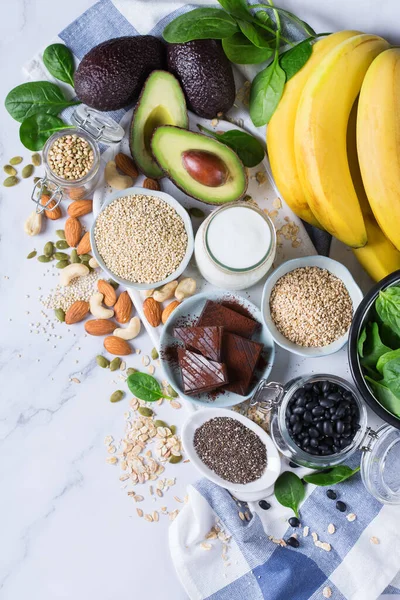 Magnesiumreiche Lebensmittel, gesunde Ernährung und Ernährung — Stockfoto