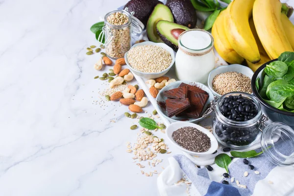 Magnesiumreiche Lebensmittel, gesunde Ernährung und Ernährung — Stockfoto