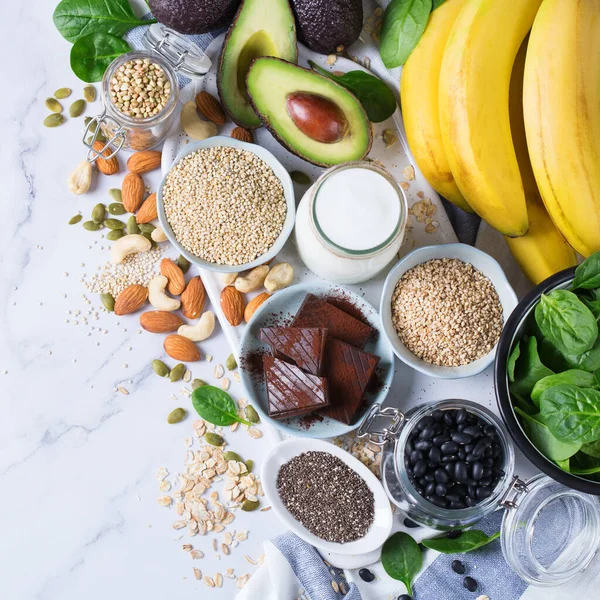 Magnesiumreiche Lebensmittel, gesunde Ernährung und Ernährung — Stockfoto