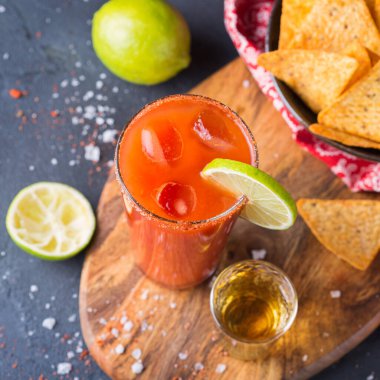 Meksika alkol kokteyli Chavela tekila ile servis edilir.