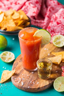 Meksika alkol kokteyli Chavela tekila ile servis edilir.