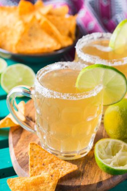 Meksika alkollü chelada light bira ve limon suyu.