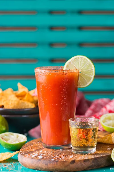 Meksika alkol kokteyli Chavela tekila ile servis edilir.