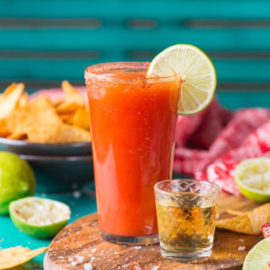 Meksika alkol kokteyli Chavela tekila ile servis edilir.