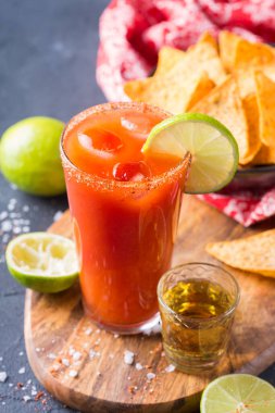 Meksika alkol kokteyli Chavela tekila ile servis edilir.