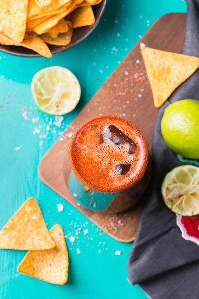 Mexican alcohol cocktail michelada with dark beer and lime juice — Stock Photo, Image