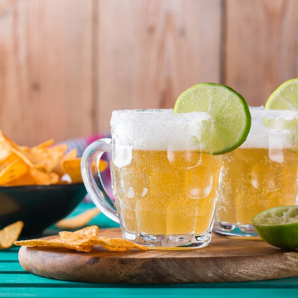 Mexican alcohol cocktail chelada with light beer and lime juice — Stock Photo, Image