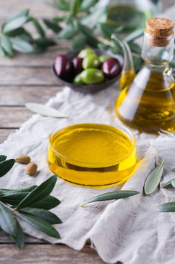 Ekstra saf zeytinyağı.