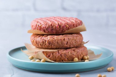 Bitkisel etten yapılmış hamburgerler, karbon ayak izini azaltan yiyecekler.