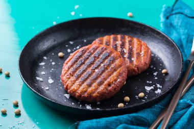 Bitkisel etten yapılmış hamburgerler, karbon ayak izini azaltan yiyecekler.