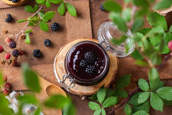 Homemade blackberry jam or confiture, cooking, preserving at home — Stock Photo, Image