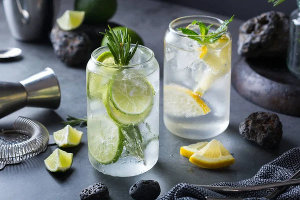 Hard seltzer cocktails with lime and lemon and bartenders accessories — Stock Photo, Image