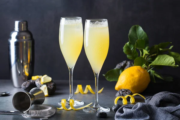 Cocktail français 75 avec sel dur au citron au lieu de champagne — Photo