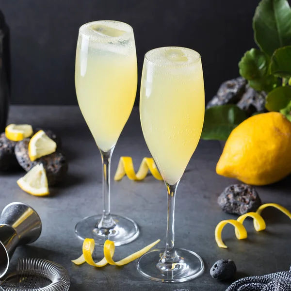 Cocktail français 75 avec sel dur au citron au lieu de champagne — Photo