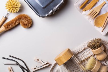 Plastiksiz ve yeniden kullanılabilir mutfak gereçleri.