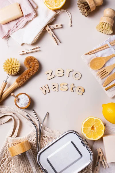 Conjunto cero residuos de utensilios de cocina libres de plástico y reutilizables — Foto de Stock