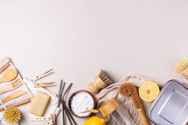 Plastiksiz ve yeniden kullanılabilir mutfak gereçleri.