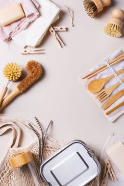 Plastiksiz ve yeniden kullanılabilir mutfak gereçleri.