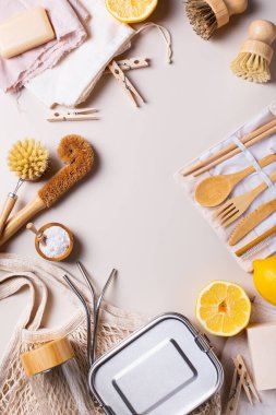 Plastiksiz ve yeniden kullanılabilir mutfak gereçleri.