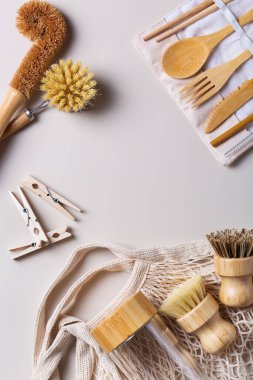 Plastiksiz ve yeniden kullanılabilir mutfak gereçleri.