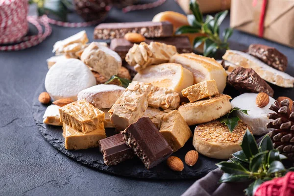 Typical Spanish Christmas sweets, shortbread mantecados, polvorones, nougat or turron — Stock Photo, Image