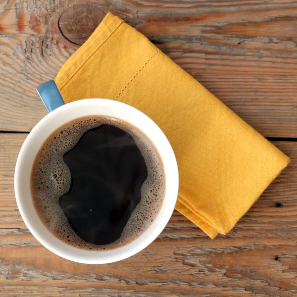 Coffee in a cup with yellow napkin — Stock Photo, Image