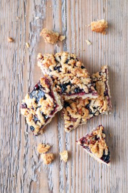 Ahşap arka plan olarak el yapımı kurabiye