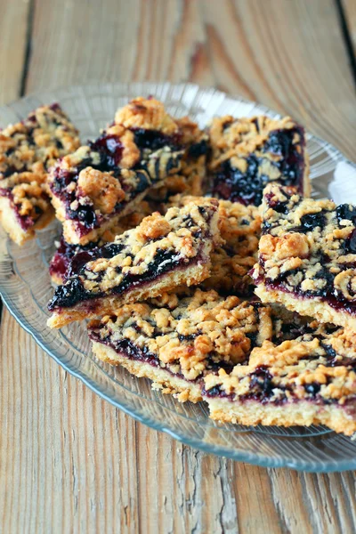 Handgemachte Plätzchen mit Holztisch — Stockfoto