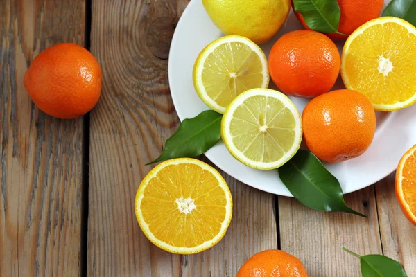 Цитрусовые - апельсин, лимон, мандарин, грейпфрут — стоковое фото