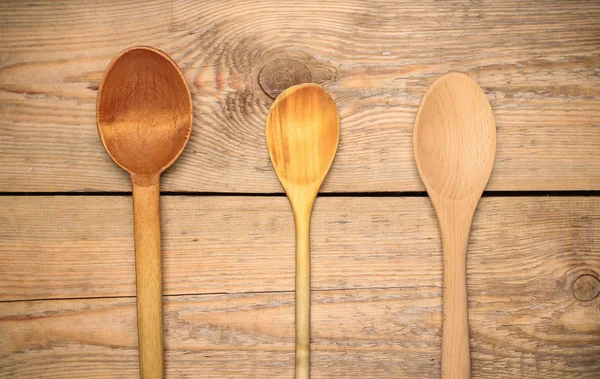 Lepels voor korrels op een houten tafel — Stockfoto