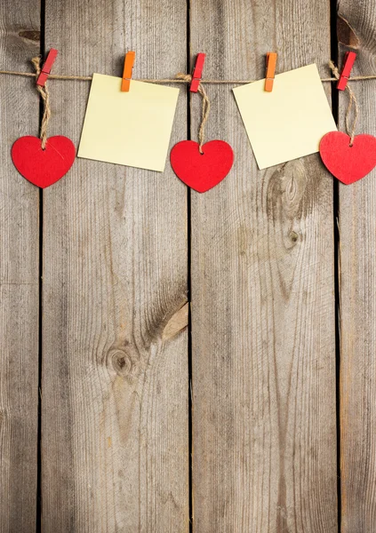 Red heart and card hanging on clothesline for Valentine Day — Stock Photo, Image